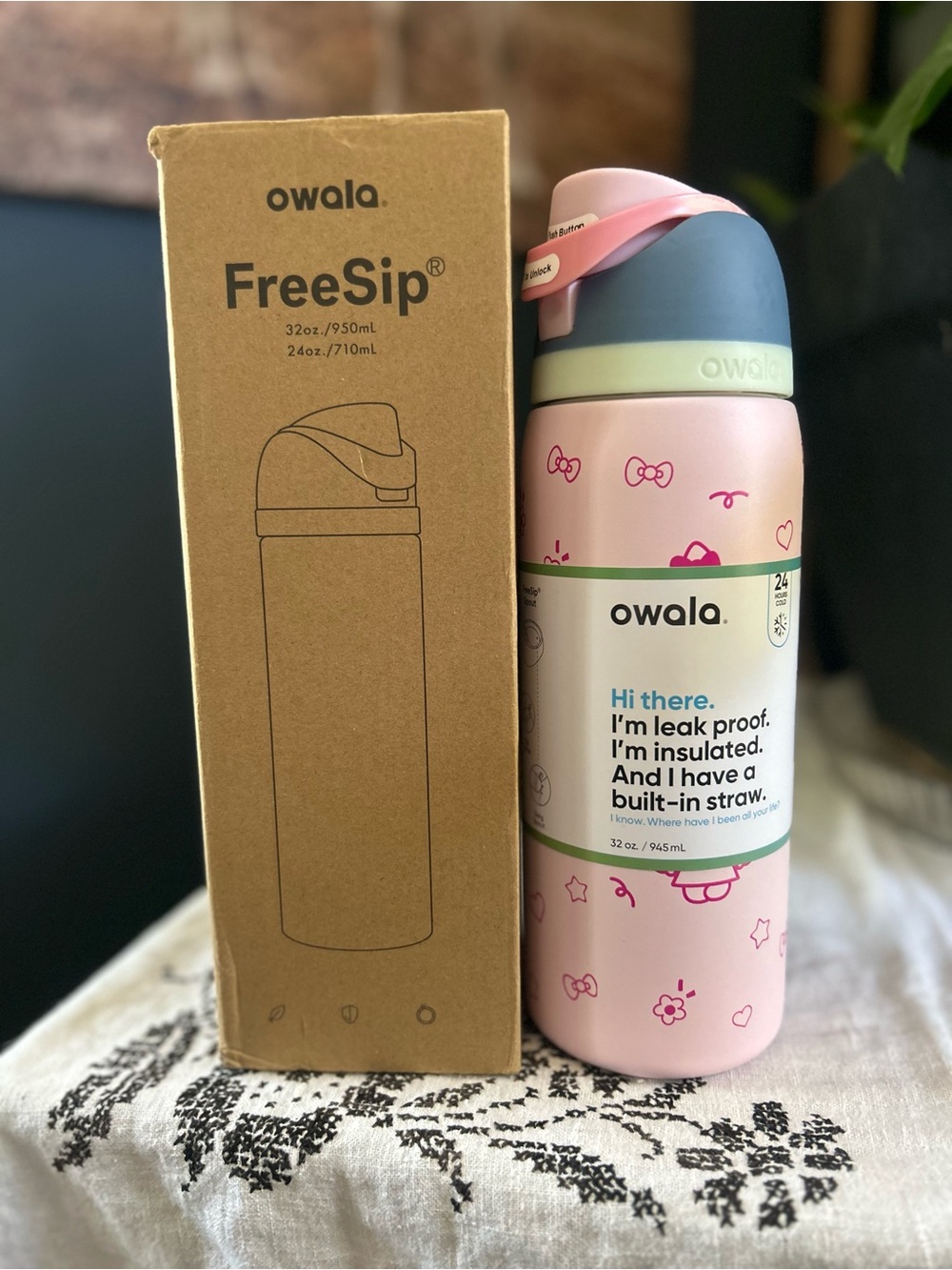 owala FreeSip Hello Kitty Pink Insulated Water Bottle 32oz